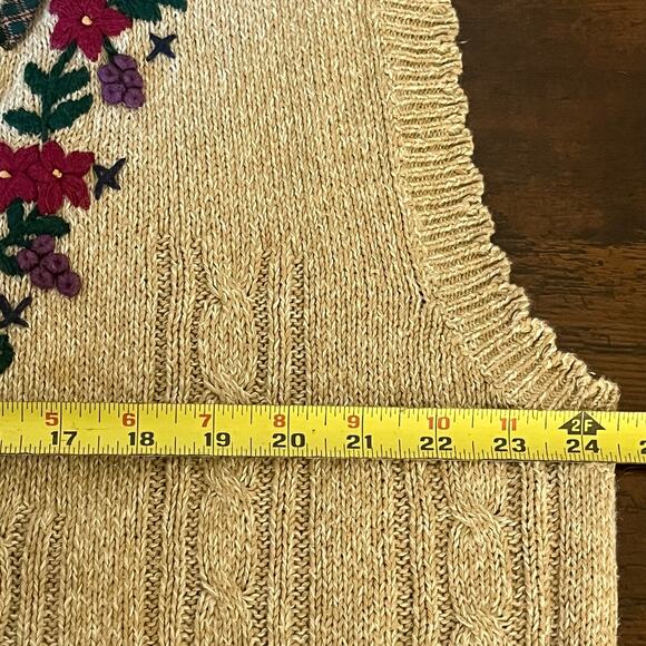 Jantzen Woman Beige Buttoned Sweater Vest Floral Hand Embroidered 2X - Picture 9 of 9